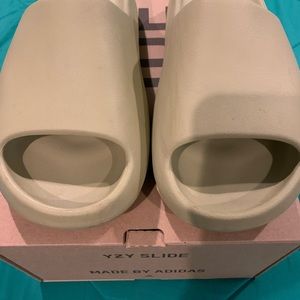 Brand New Yezzy Slides Size 11 Resin original box and tags